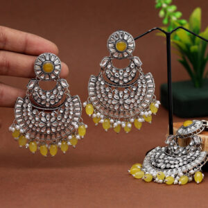 Yellow Color Kundan Earrings With Maang Tikka