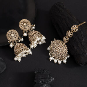 Gold Color Kundan Earrings With Maang Tikka