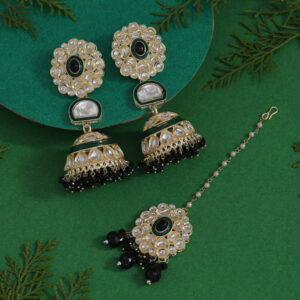Black Color Kundan Earrings With Maang Tikka