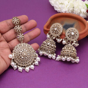 Gold Color Kundan Earrings With Maang Tikka - Image 2